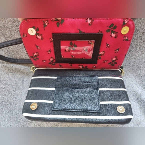 Betsey Johnson Black and Pink Quilted Crossbody Bag And XOXO Heart Wristlet - Picture 6 of 13